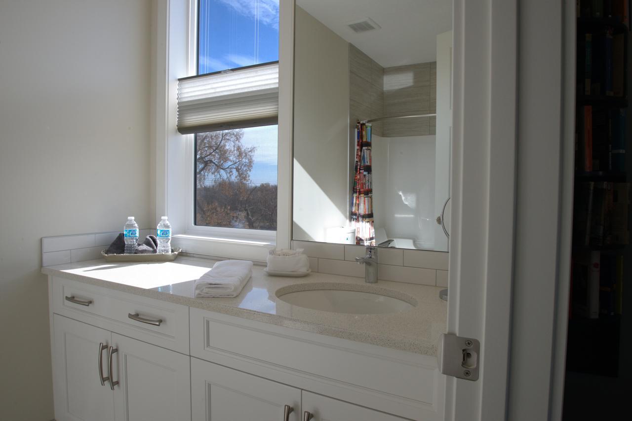 Novel Bed And Breakfast Calgary Extérieur photo
